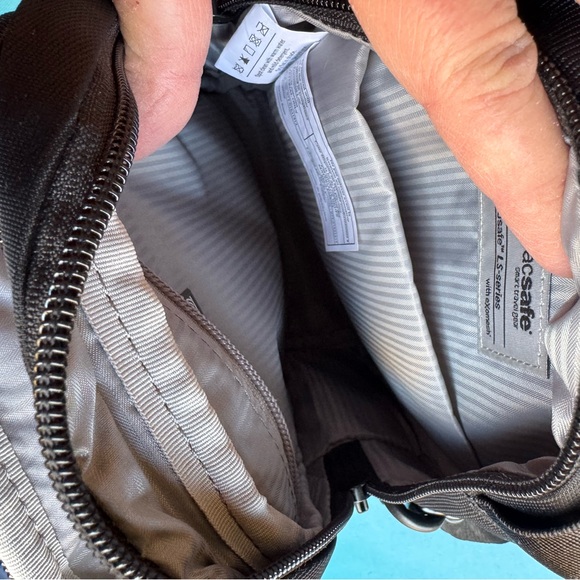 Pacsafe Metrosafe LS100 EUC - Picture 3 of 11